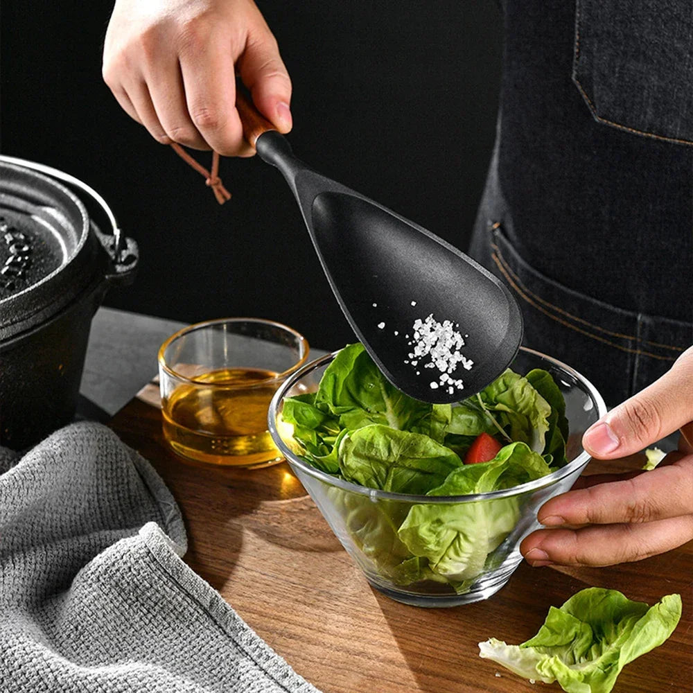 Set 7 piese ustensile de bucătărie din silicon cu mâner de lemn – unelte antiaderente: spatulă, strecurătoare, lingură pentru supă, lopățică și alte accesorii de bucătărie